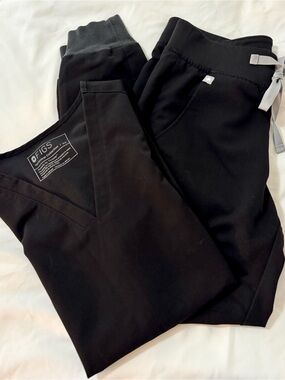 FIGS Black Scrub Set XS V Neck Top XS Petite Jogger Pants Technical Collection
